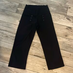 EUC JW black maternity capri pants, sz S